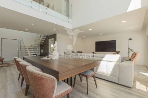 Moradia 4 suites, aroeira