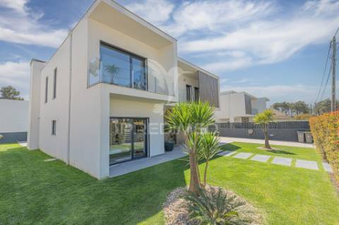Moradia 4 suites, aroeira