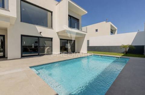 Moradia 4 suites, aroeira