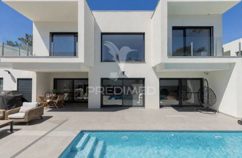 Moradia 4 suites, aroeira