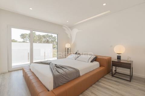 Moradia 4 suites, aroeira