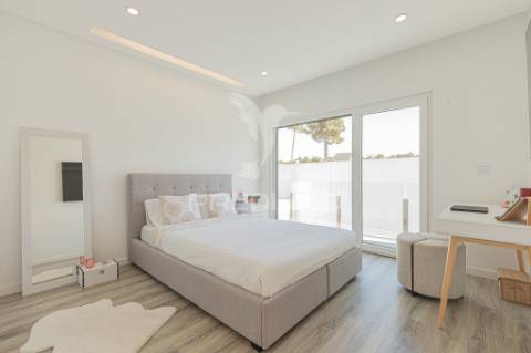 Moradia 4 suites, aroeira
