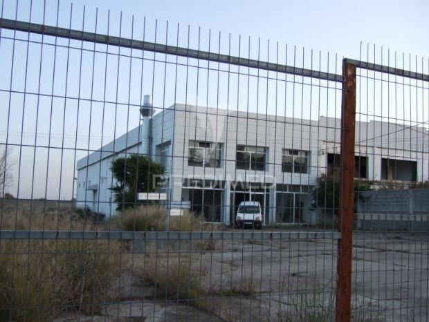 Stand automóvel e oficina com 1.080m² em elvas