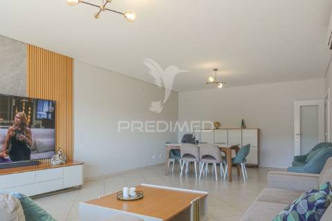 Apartamento t4 na prestigiada urbanização dos pinheiros – abrantes.