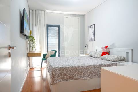 Apartamento t4 na prestigiada urbanização dos pinheiros – abrantes.