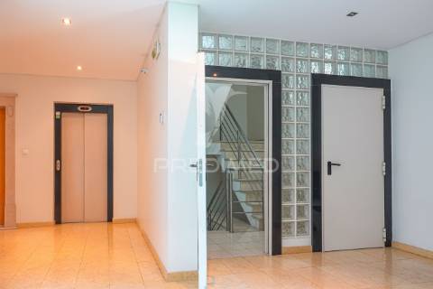 Apartamento t4 na prestigiada urbanização dos pinheiros – abrantes.