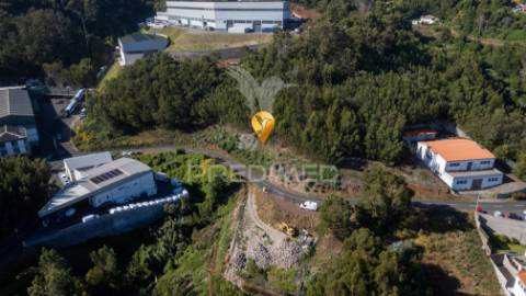 Terreno com 2020 m² freguesia do caniço concelho de santa cruz.