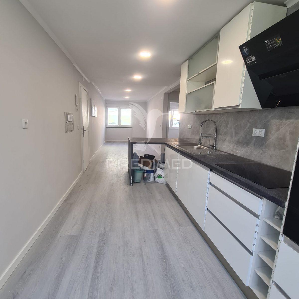 Apartamento t2 remodelado benfica – lisboa