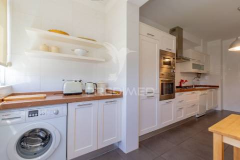 T3 remodelado com garagem box na costa da guia, cascais