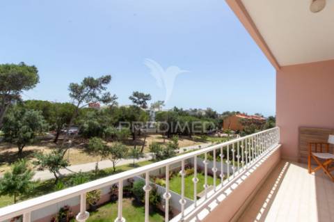 T3 remodelado com garagem box na costa da guia, cascais