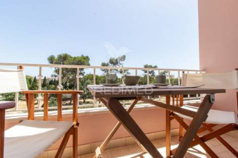 T3 remodelado com garagem box na costa da guia, cascais