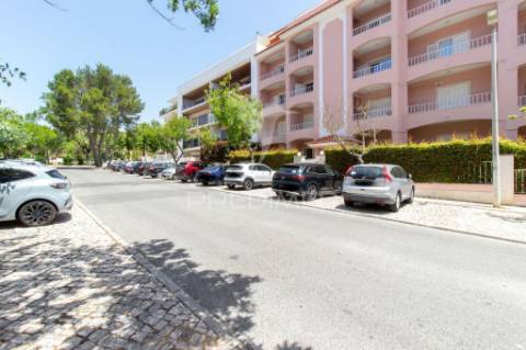 T3 remodelado com garagem box na costa da guia, cascais