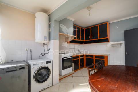 Oportunidade - moradia bifamiliar, com logradouro + terreno