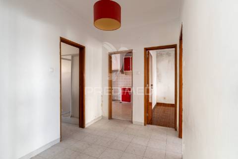 Oportunidade - moradia bifamiliar, com logradouro + terreno