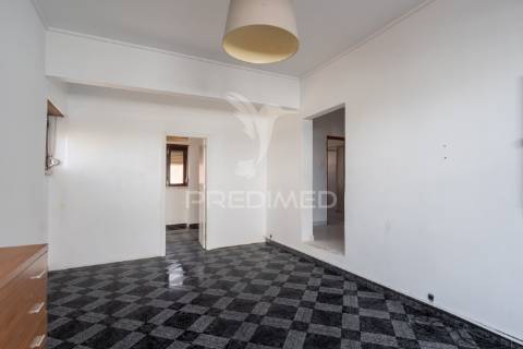 Oportunidade - moradia bifamiliar, com logradouro + terreno