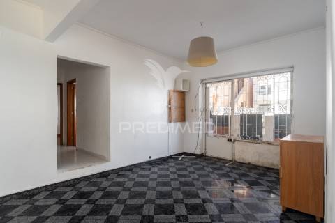 Oportunidade - moradia bifamiliar, com logradouro + terreno