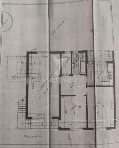 Oportunidade - moradia bifamiliar, com logradouro + terreno