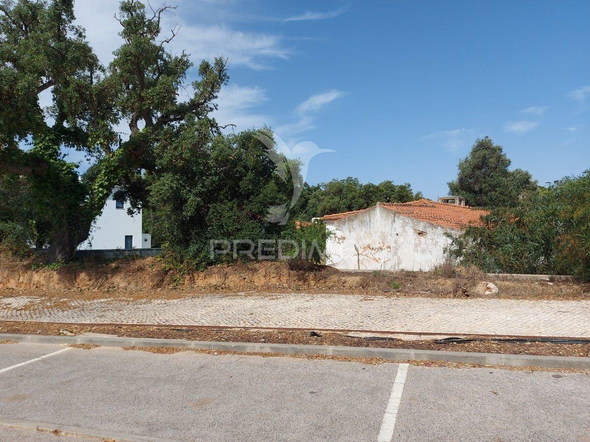 Moradia t3 térrea, terreno 950m2, com piscina em vale navio