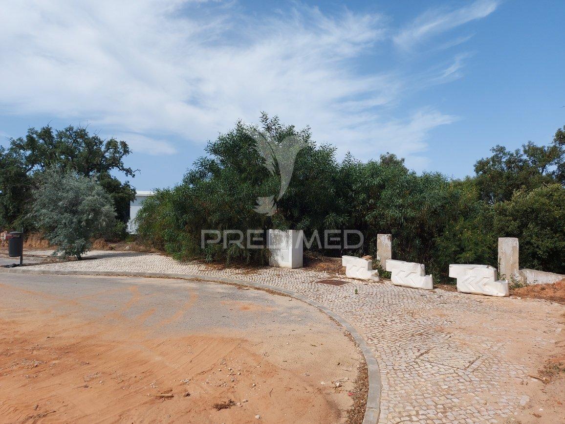 Moradia t3 térrea, terreno 950m2, com piscina em vale navio