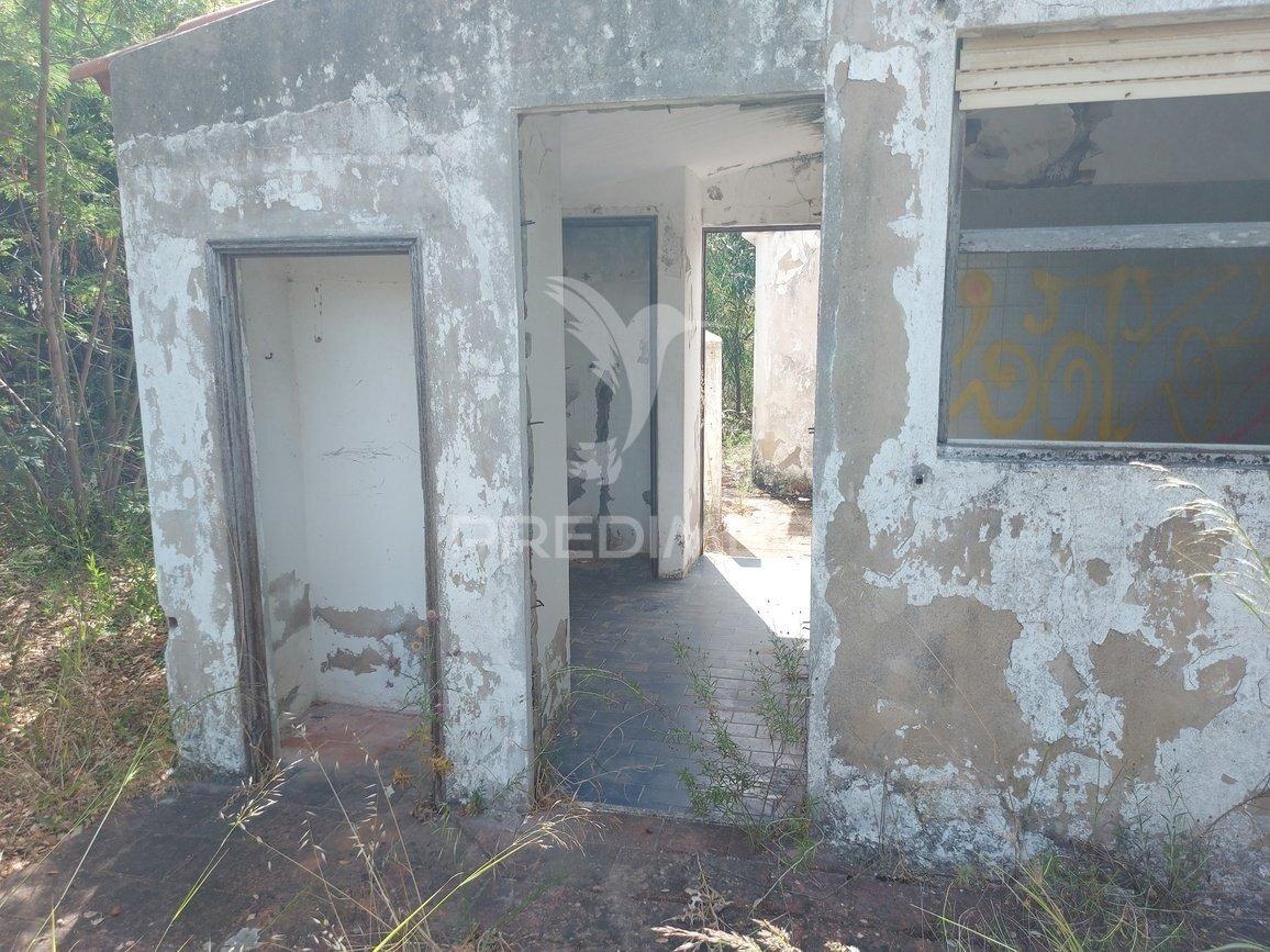 Moradia t3 térrea, terreno 950m2, com piscina em vale navio