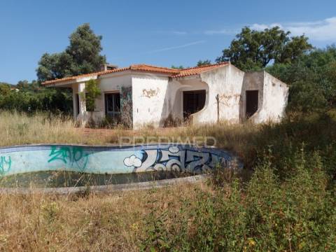 Moradia t3 térrea, terreno 950m2, com piscina em vale navio