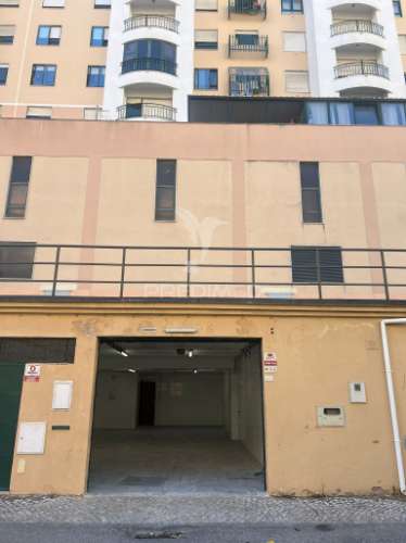 Armazém no coração de massamá