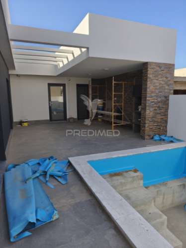 Moradia isolada com piscina – possibilidade de permuta