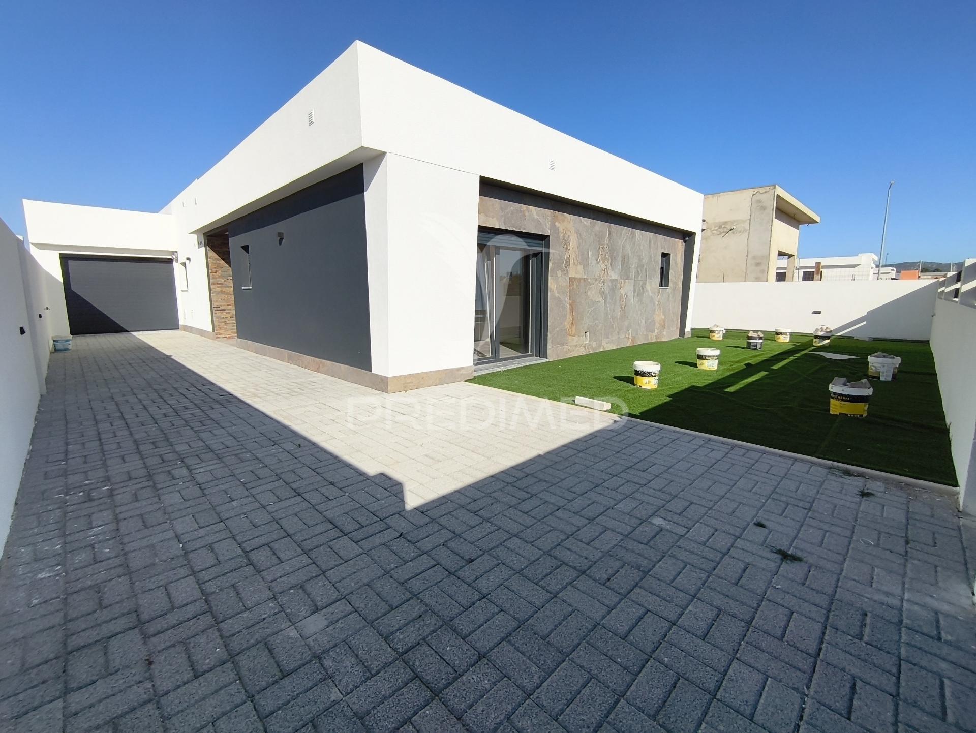 Moradia isolada com piscina – possibilidade de permuta