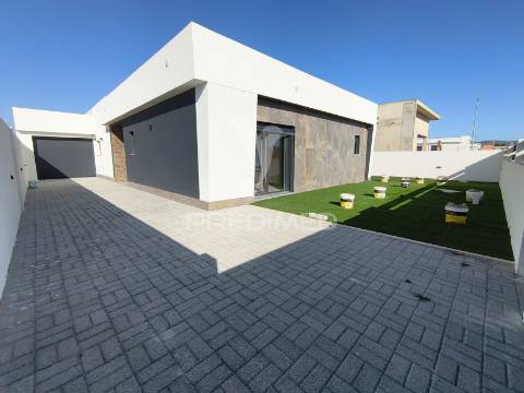 Moradia isolada com piscina – possibilidade de permuta