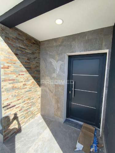 Moradia isolada com piscina – possibilidade de permuta