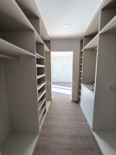 Moradia isolada com piscina – possibilidade de permuta