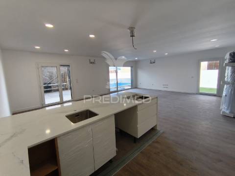 Moradia isolada com piscina – possibilidade de permuta