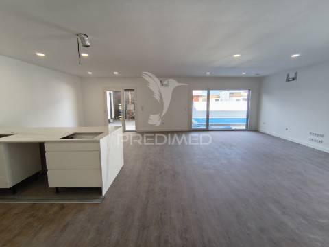 Moradia isolada com piscina – possibilidade de permuta