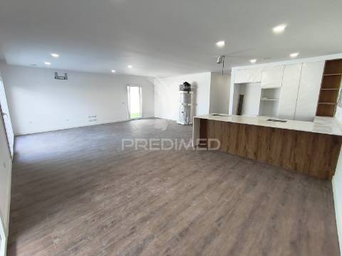 Moradia isolada com piscina – possibilidade de permuta