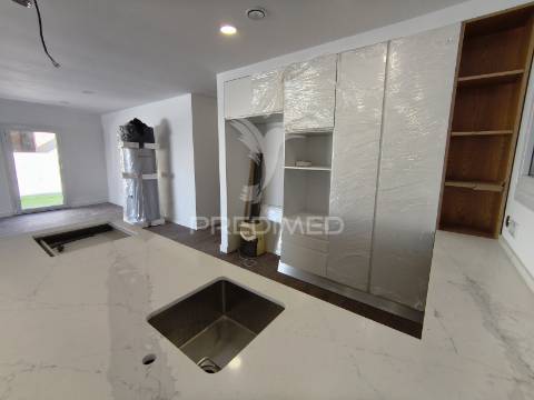 Moradia isolada com piscina – possibilidade de permuta