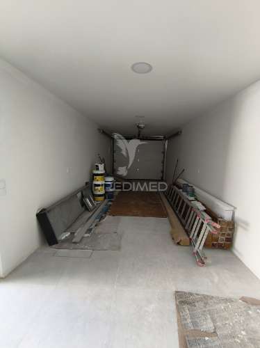 Moradia isolada com piscina – possibilidade de permuta