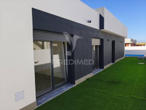 Moradia isolada com piscina – possibilidade de permuta