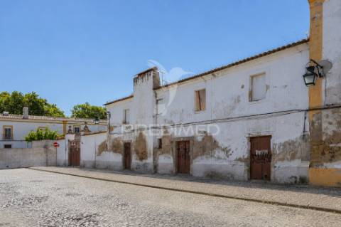 Prédio histórico no centro de évora – projeto aprovado para hotel