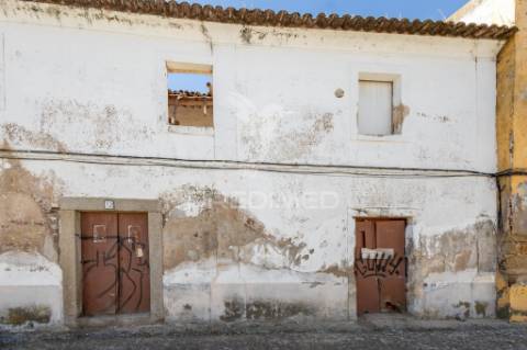 Prédio histórico no centro de évora – projeto aprovado para hotel