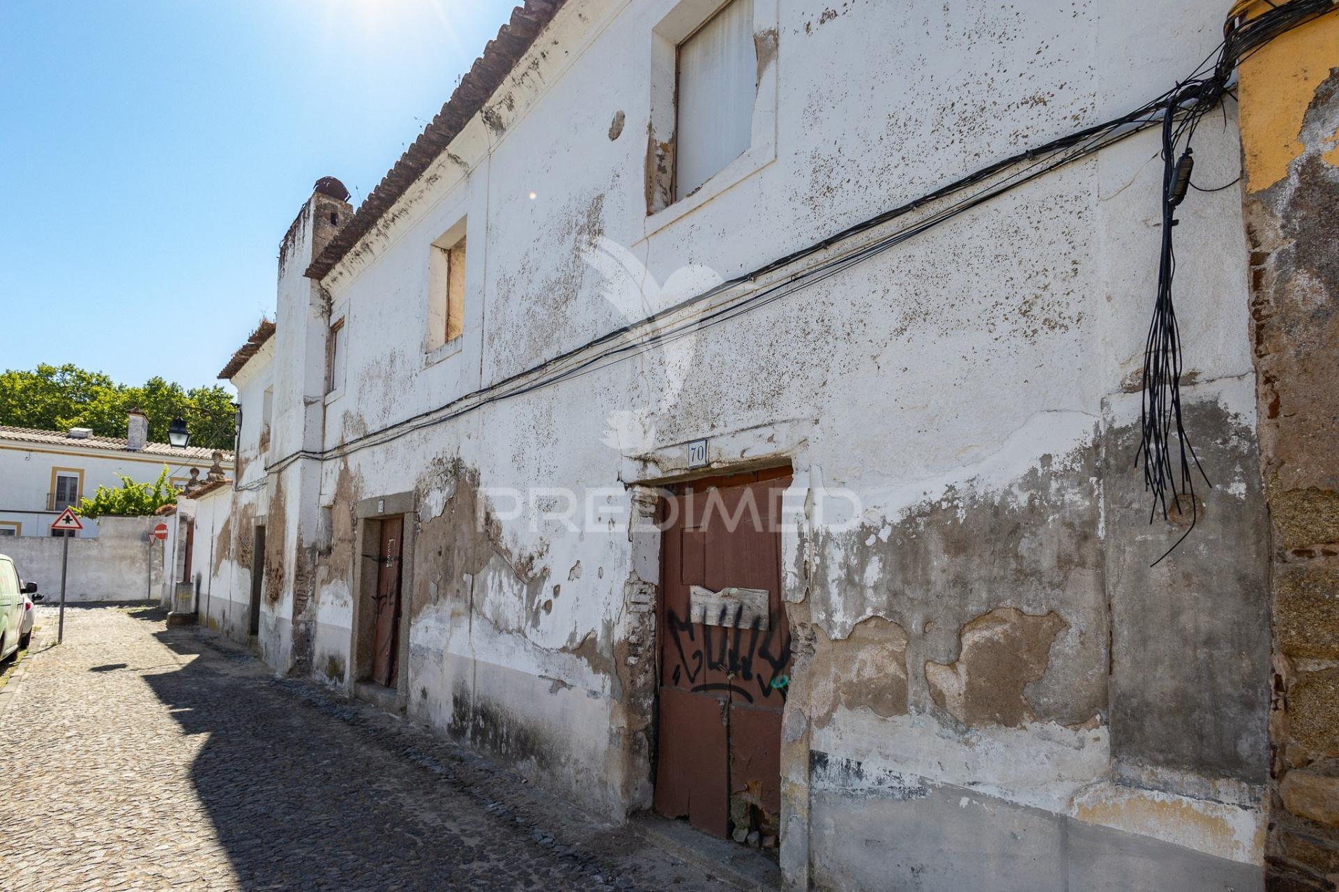 Prédio histórico no centro de évora – projeto aprovado para hotel