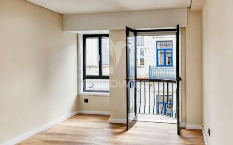 T1 remodelado com varanda junto à maternidade júlio dinis, porto