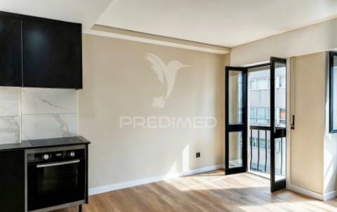 T1 remodelado com varanda junto à maternidade júlio dinis, porto