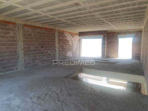 Moradia t3 nova, 2 pisos, equipada — rua das camélias, alvarelhos