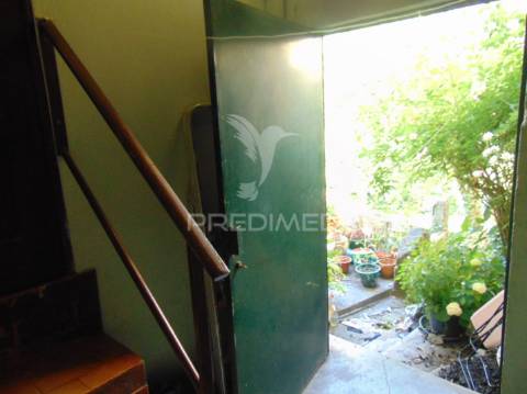 Casa com terreno para recuperar, no rio corgo, em vila real