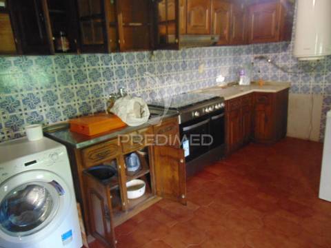 Casa com terreno para recuperar, no rio corgo, em vila real