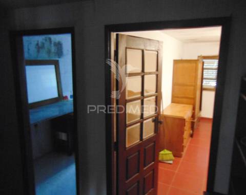 Casa com terreno para recuperar, no rio corgo, em vila real