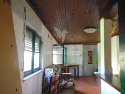 Casa com terreno para recuperar, no rio corgo, em vila real