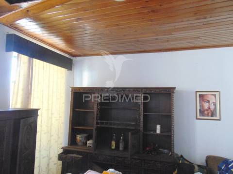Casa com terreno para recuperar, no rio corgo, em vila real