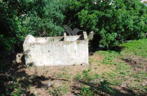Casa com terreno para recuperar, no rio corgo, em vila real