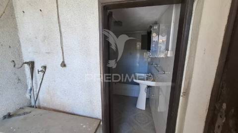 Moradia t2 com anexos e terreno em arneiro das milhariças